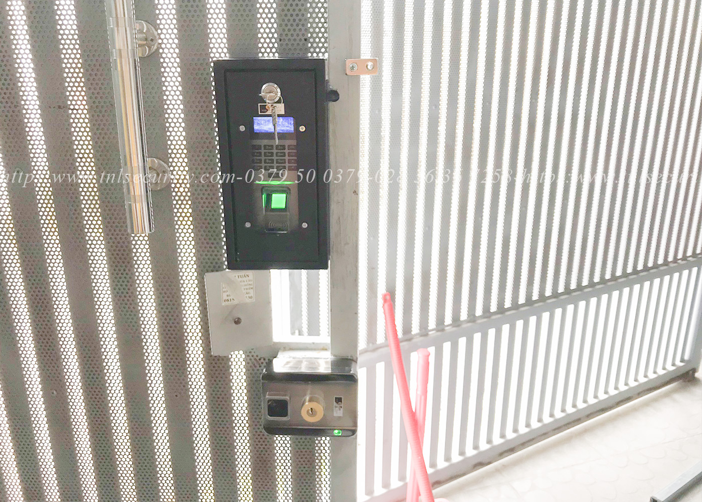 Lap-dat-khoa-thong-minh-su-dung-van-tay-cho-nha-tro-tai-Hiep-Phu-Quan-9